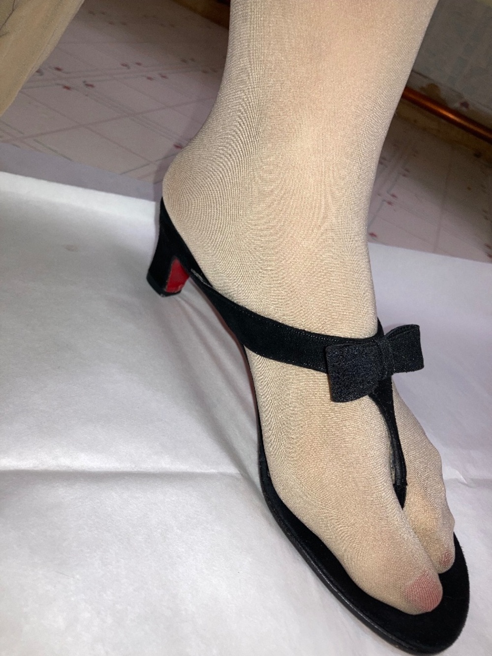 Christian Louboutin S6 Black Suede Kitten Heel Thong Sandals w bow